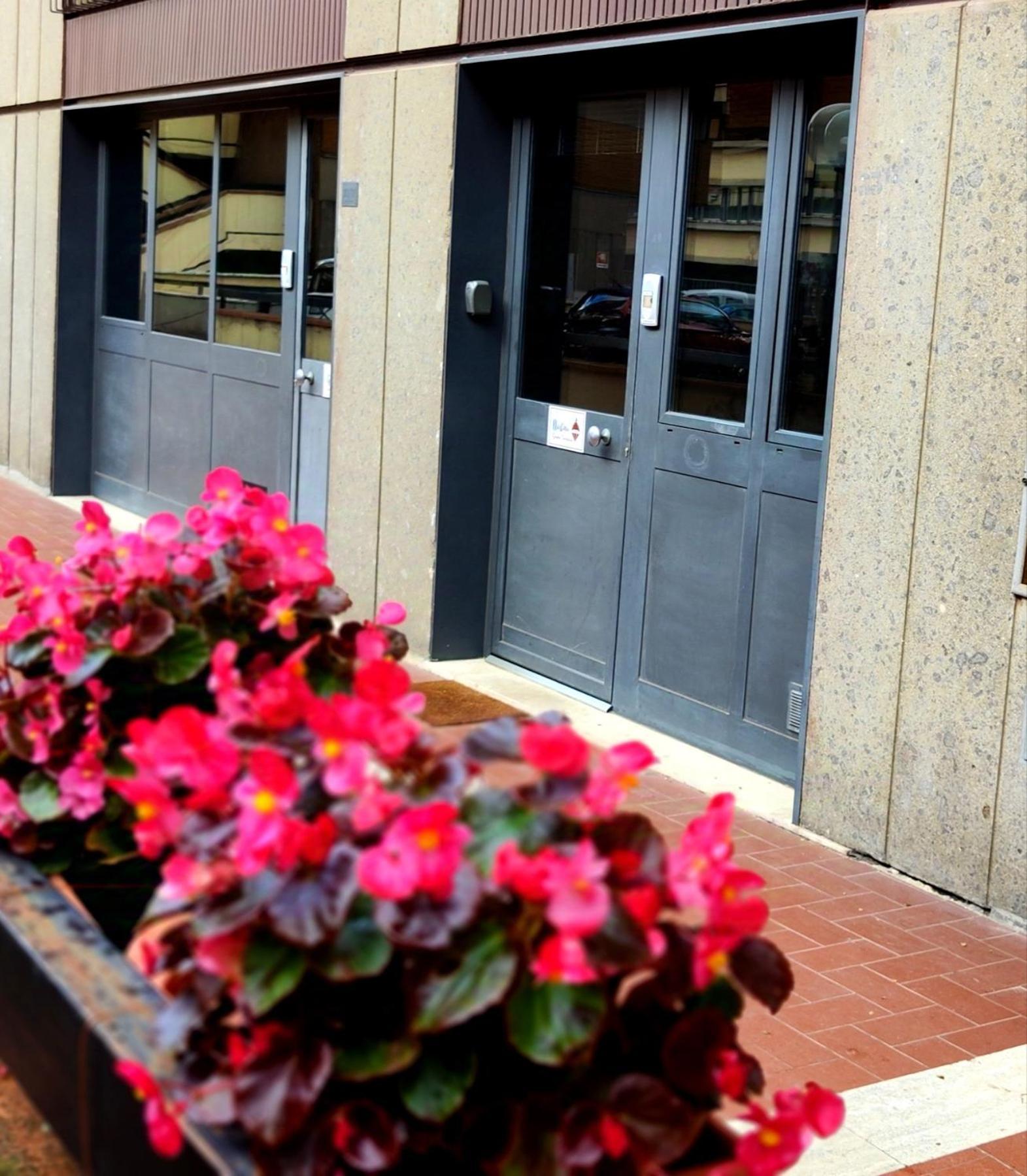 Gemme Fiorentine Apartments In Front Of The Train Station 5 Minutes From The Centre Free Parking Флоренция Екстериор снимка